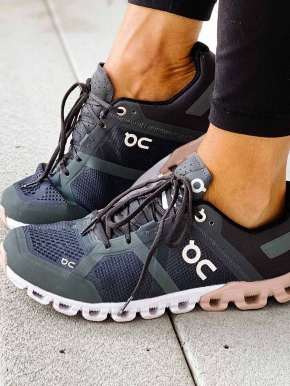On Cloud Running Cloudflow Shoes Women's Size 10.5